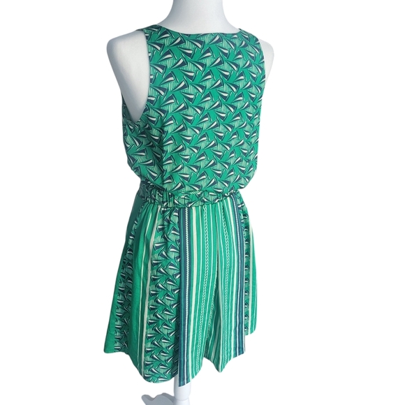 Collective Concepts Chic Green Patterned Sleeveless Dress - Picture 4 of 8